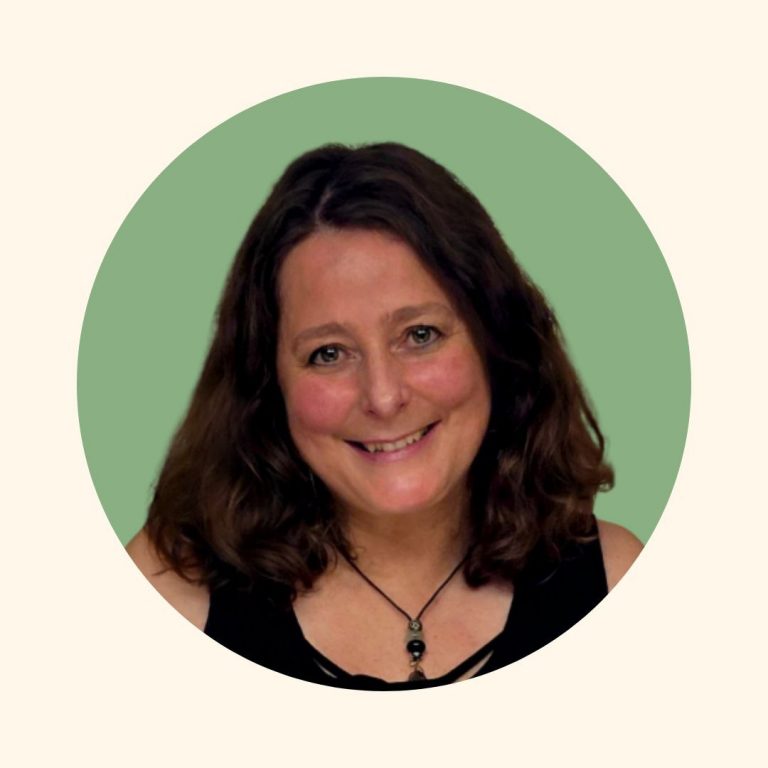 Maren Flüshöh Yoga Medium Motherdrum Coaching Namaste Halver